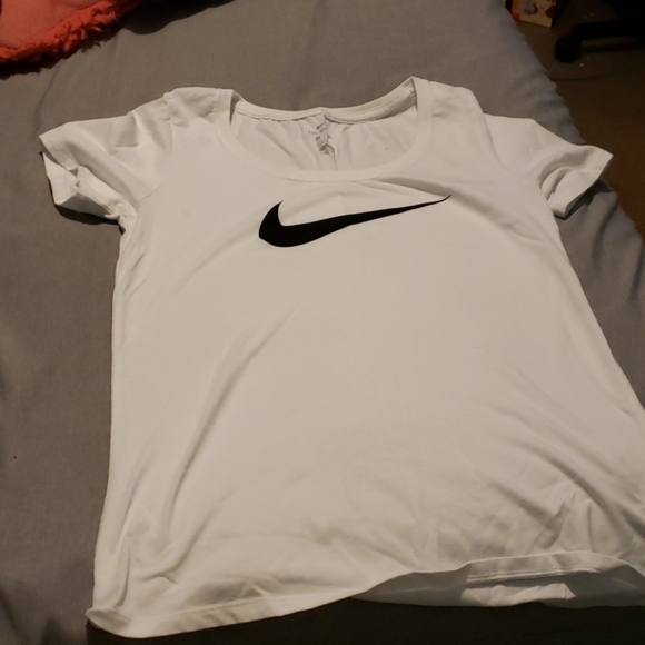 nike basic tee